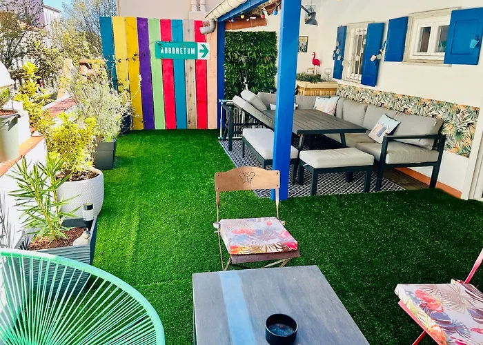 Maison De Maitre Avec Grande Terrasse Au Centre-ville *